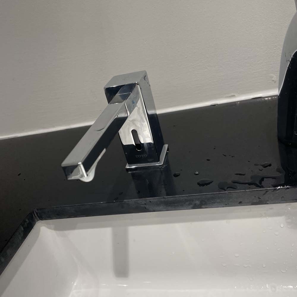 Vòi xịt xà phòng tự động TOTO TLK08001G