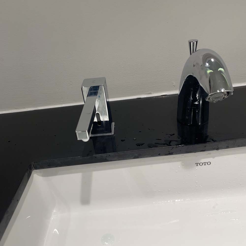 Vòi xịt xà phòng tự động TOTO TLK08001G