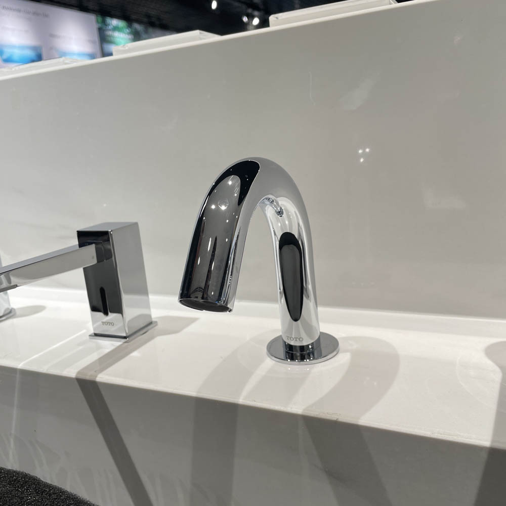 Vòi xịt xà phòng tự động TOTO TLK09001G