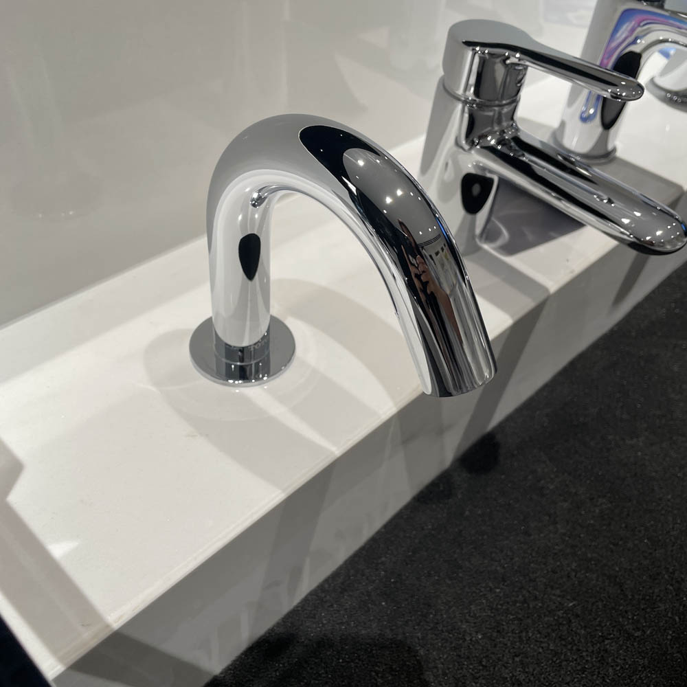 Vòi xịt xà phòng tự động TOTO TLK09001G