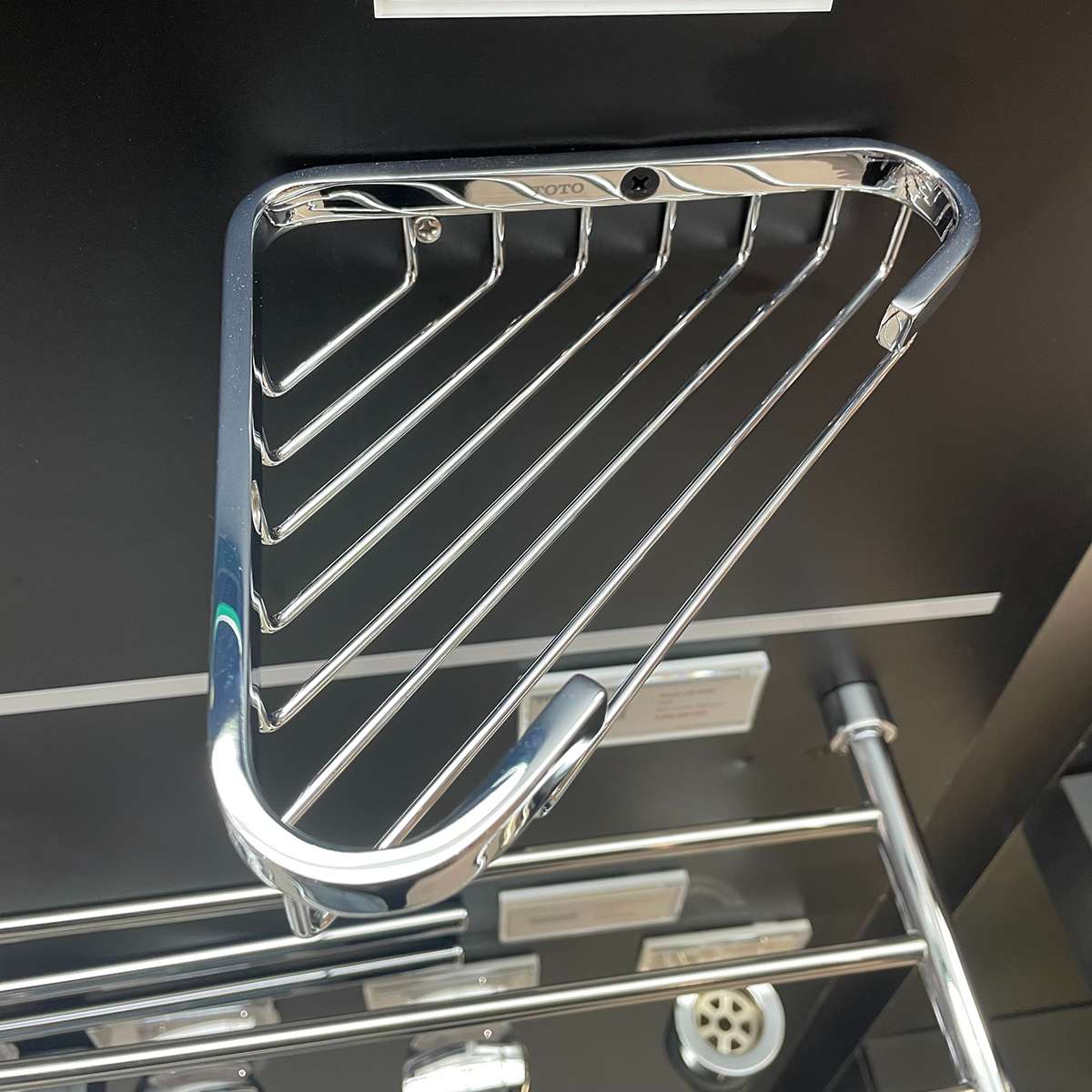 Lô xà phòng TOTO TX2AV1B đặt góc