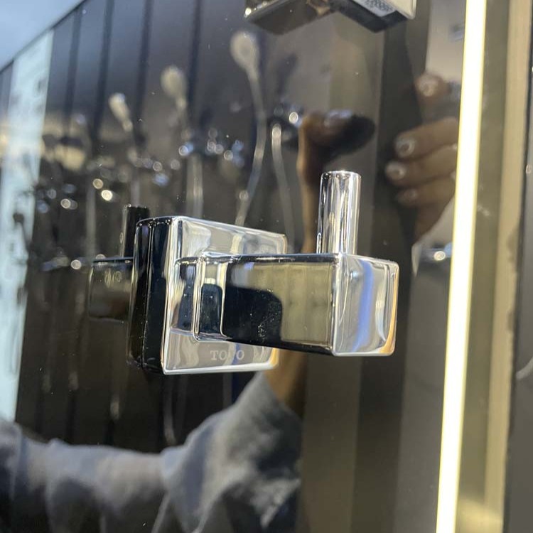 Móc áo L vuông TOTO YRH408V