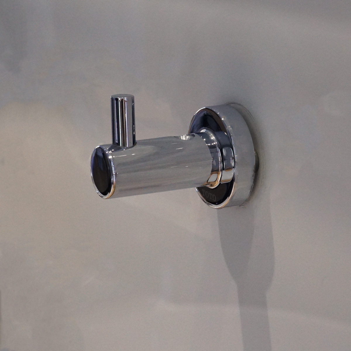 Móc áo L tròn TOTO YRH406V