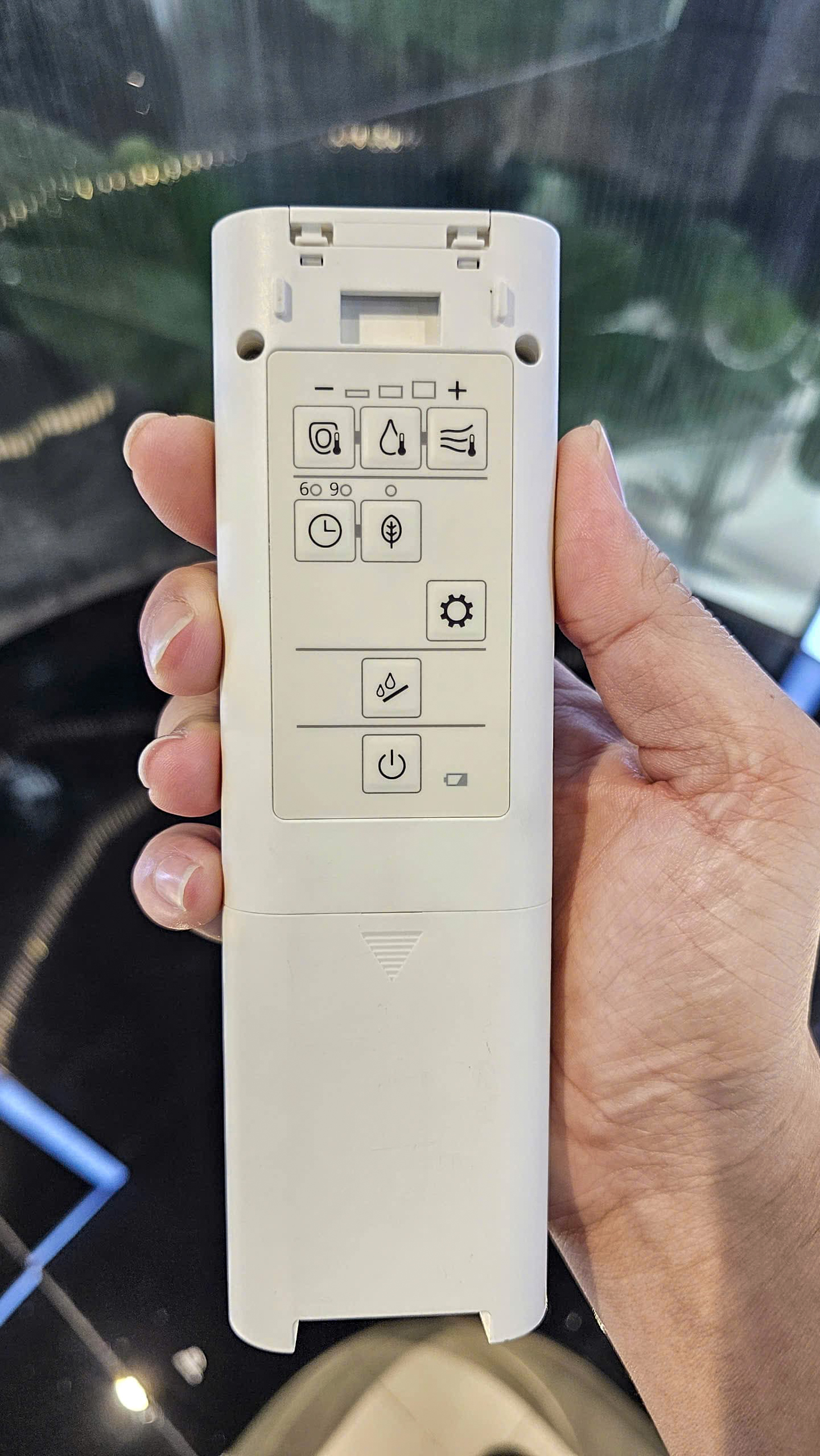 Nắp bồn cầu thông minh Washlet C5 TOTO TCF24460AAA (W15) dành cho bồn cầu giấu dây