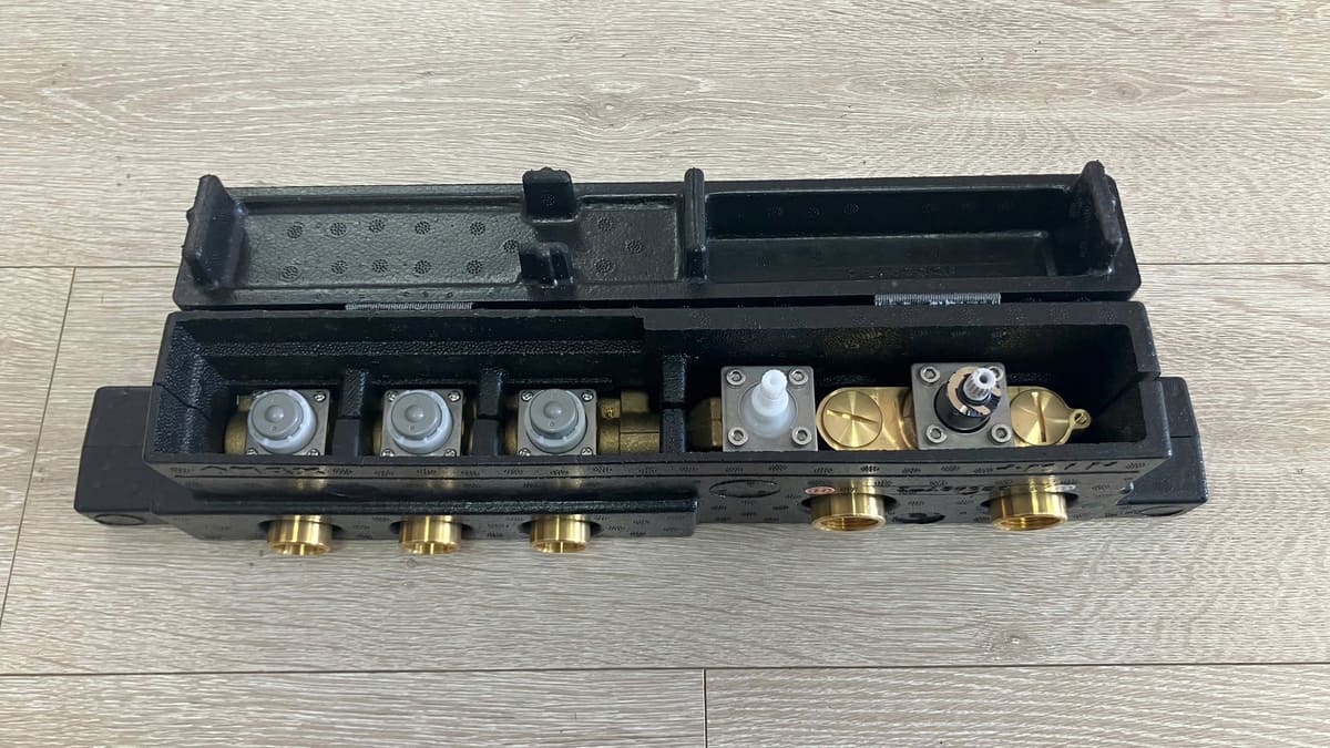 Phụ kiện âm tường TOTO TBN11DC0A (3 đường nước ra)