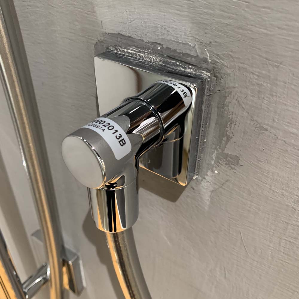 Cút nối tường TOTO TBW02013B dáng vuông