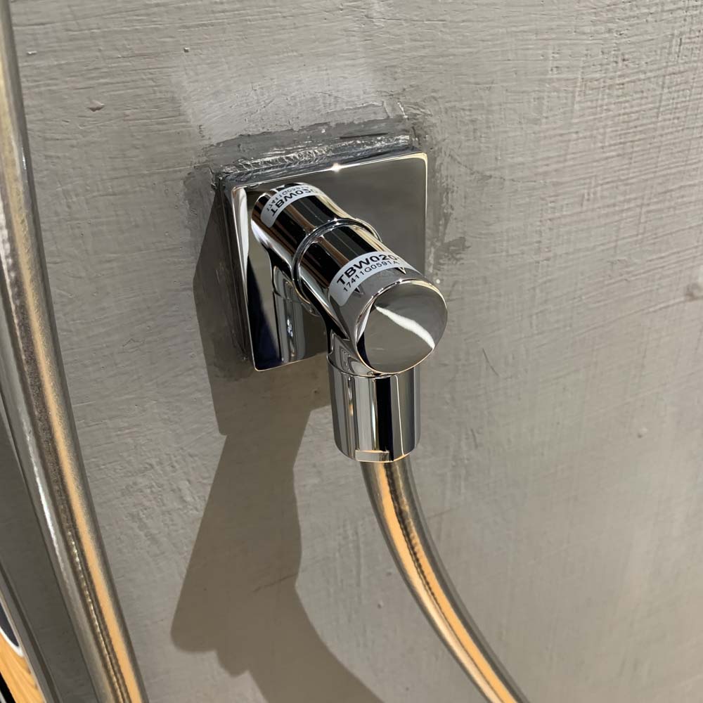 Cút nối tường TOTO TBW02013B dáng vuông