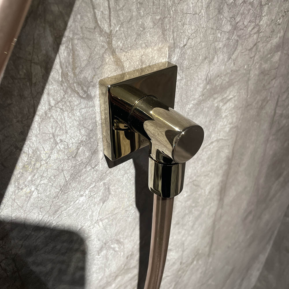 Cút nối tường TOTO TBW02013B dáng vuông