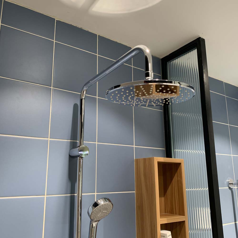 Sen tắm cây đứng TOTO DM907CS (dáng tròn)