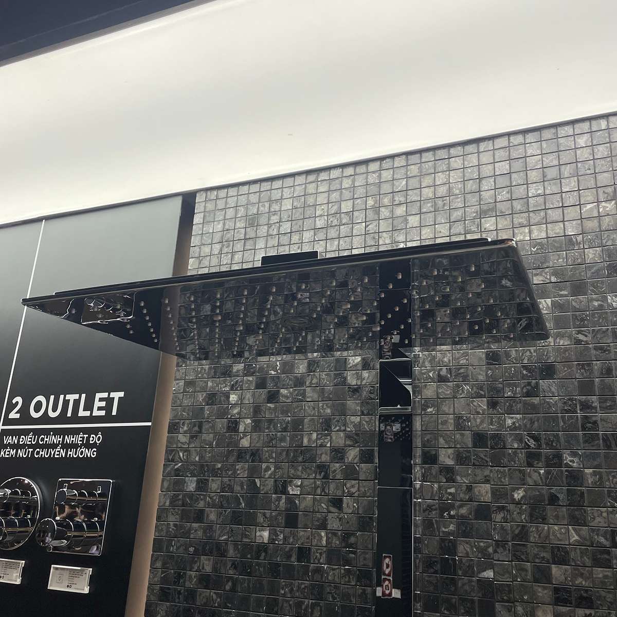 Bộ sen cây nhiệt độ TOTO TBW08407A dòng Z series kệ để đồ màu trắng