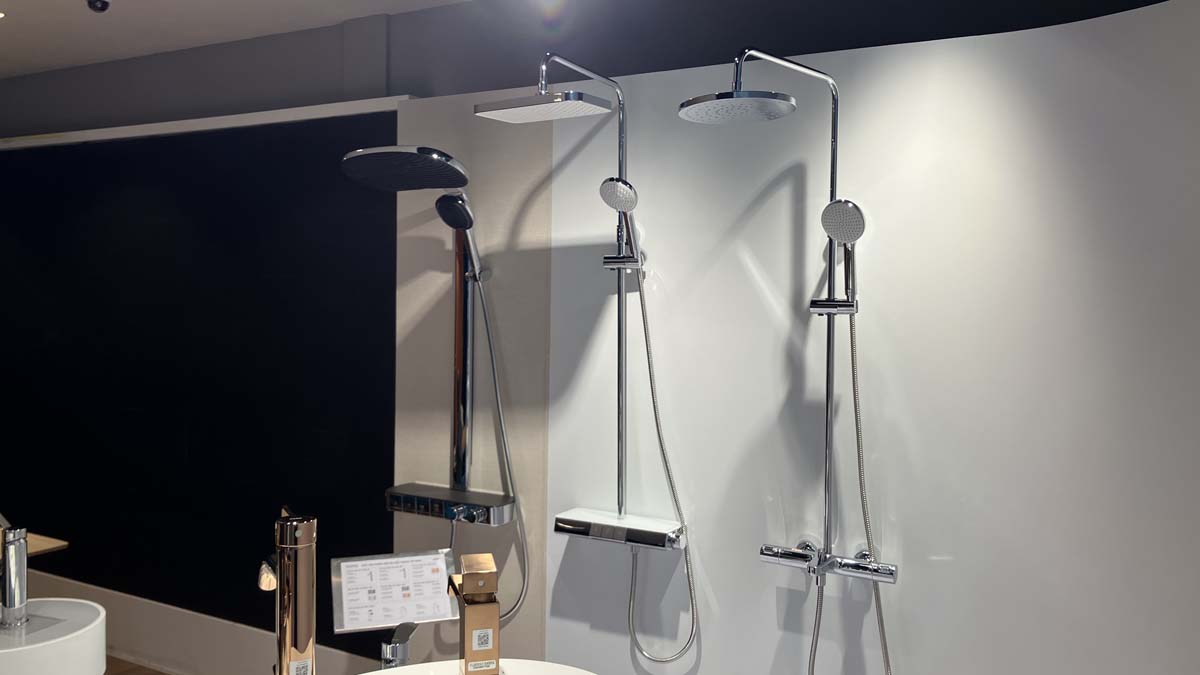 Sen cây nhiệt độ TOTO TBW12400V (kèm vòi xả bồn và kệ để đồ)