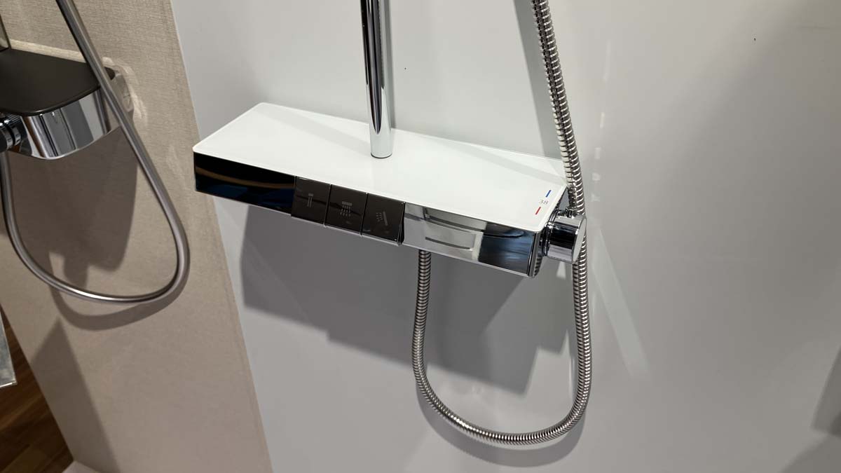 Sen cây nhiệt độ TOTO TBW12400V (kèm vòi xả bồn và kệ để đồ)