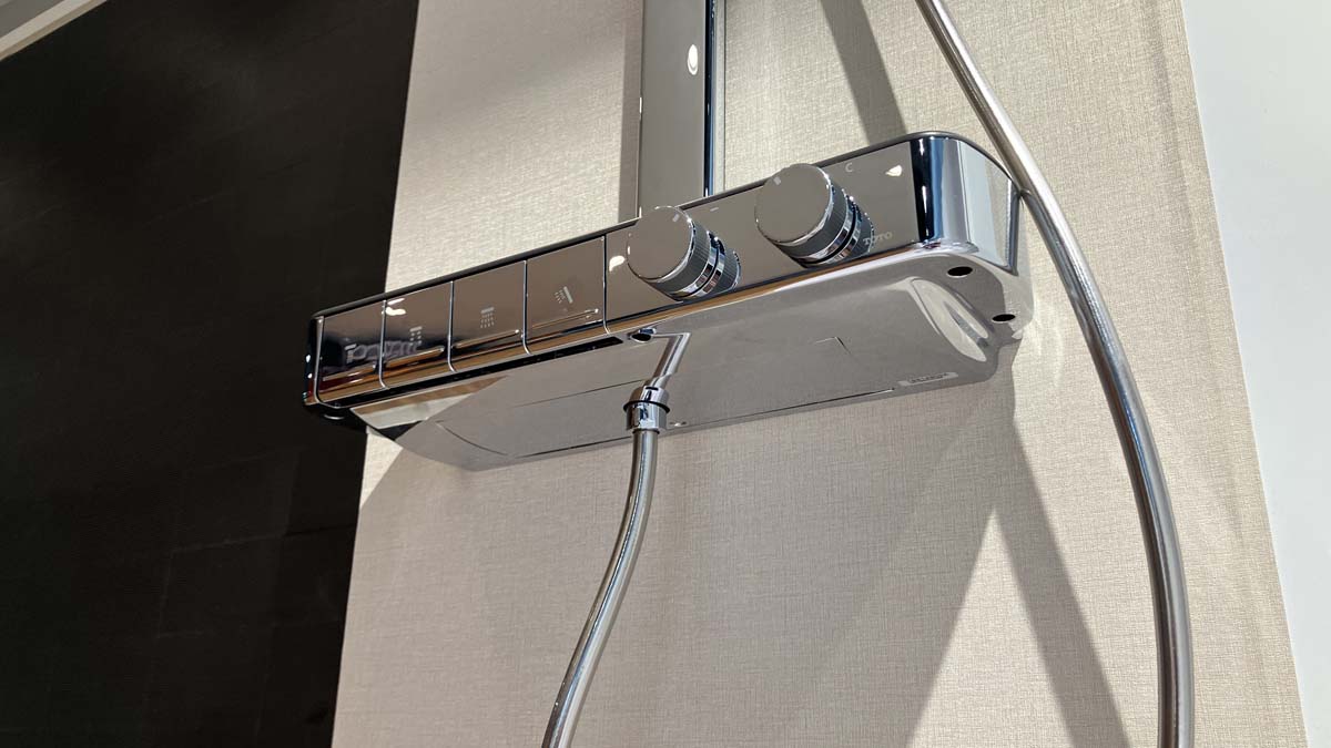 Sen cây nhiệt độ dòng G TOTO TBW14WC0A (kèm kệ để đồ)