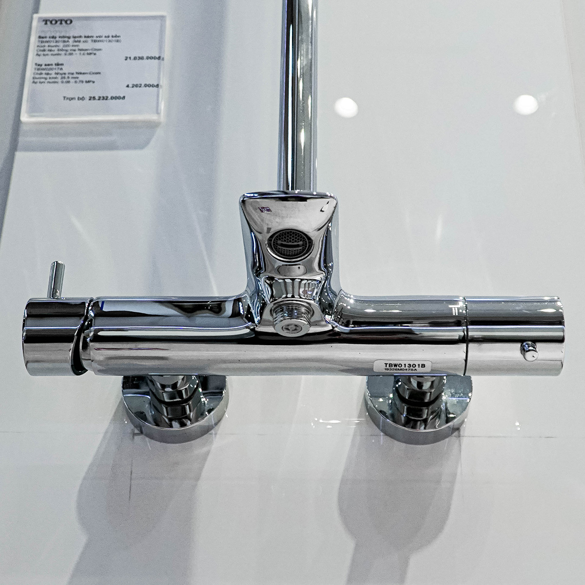 Sen cây nóng lạnh TOTO TBW01301AB dòng G kèm vòi xả bồn