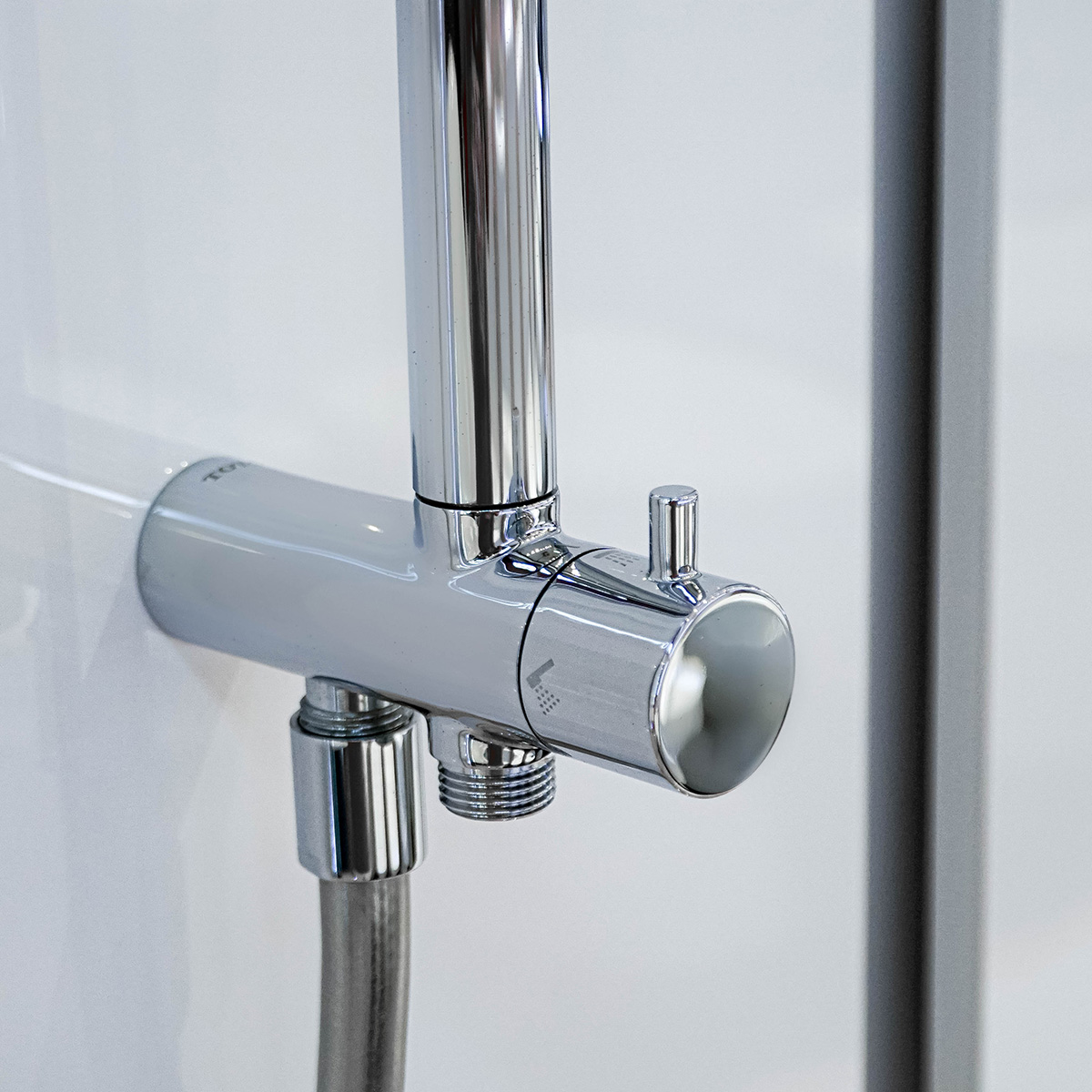 Thân sen cây TOTO TBW02002BA dáng vuông 2 chế độ (mã cũ TBW02002B1)