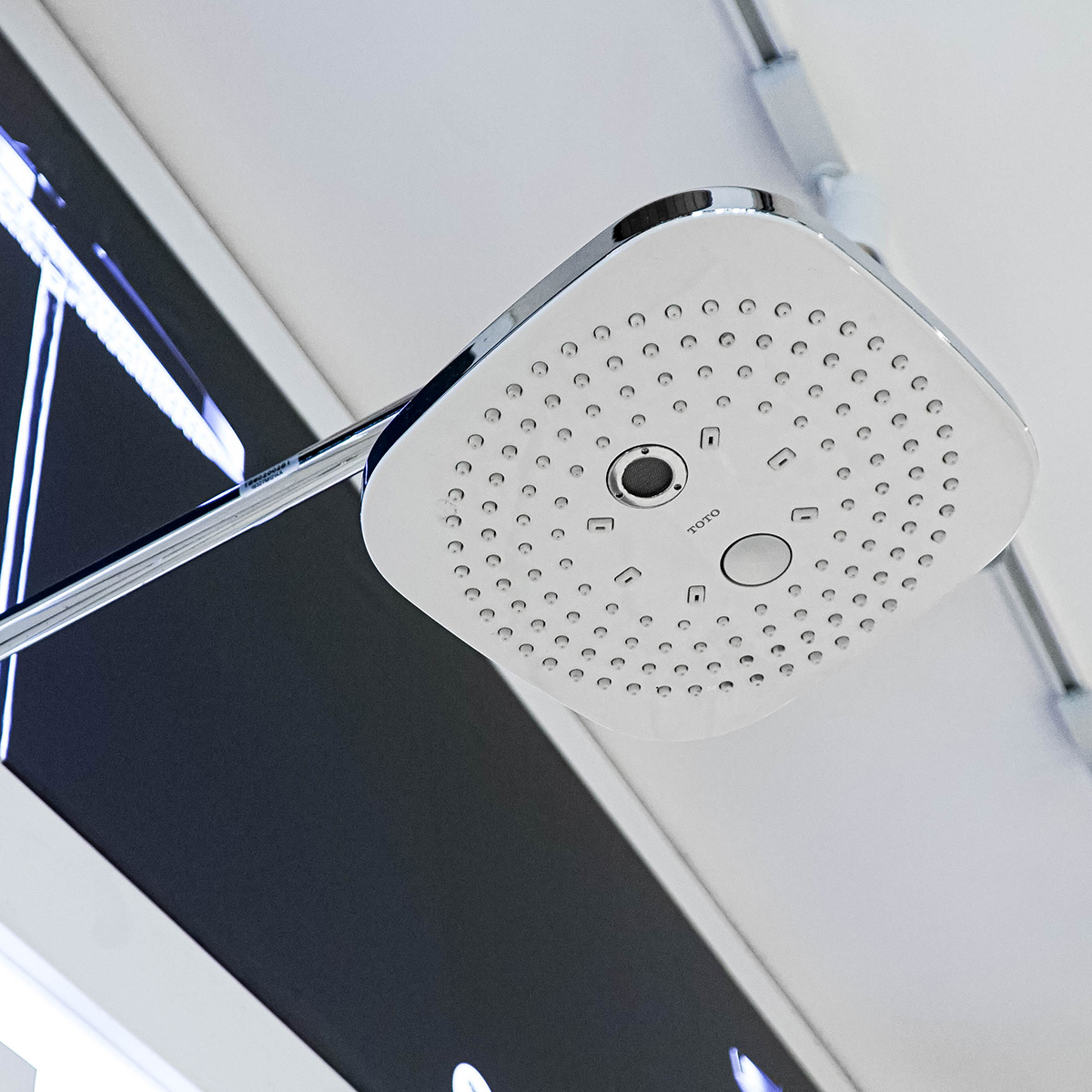 Thân sen cây TOTO TBW02002BA dáng vuông 2 chế độ (mã cũ TBW02002B1)