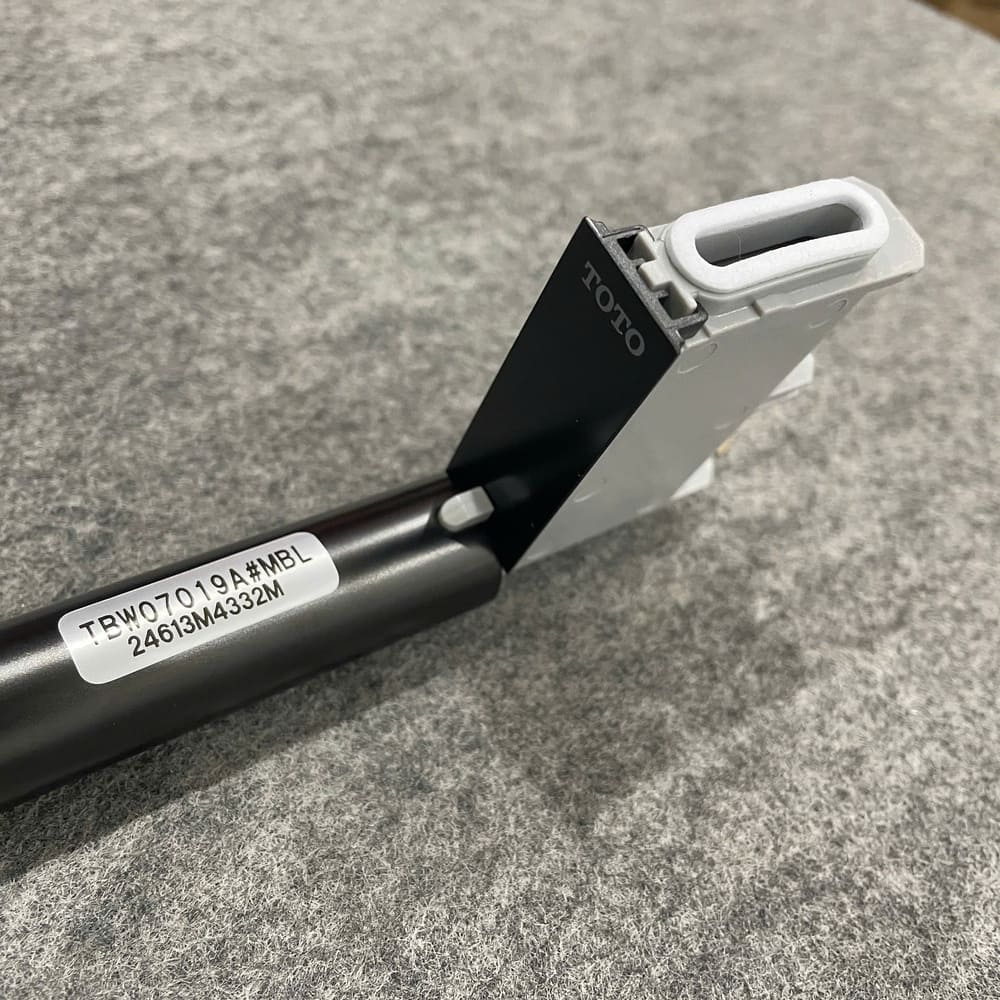 Thanh trượt sen tắm TOTO TBW07019A (740 mm)