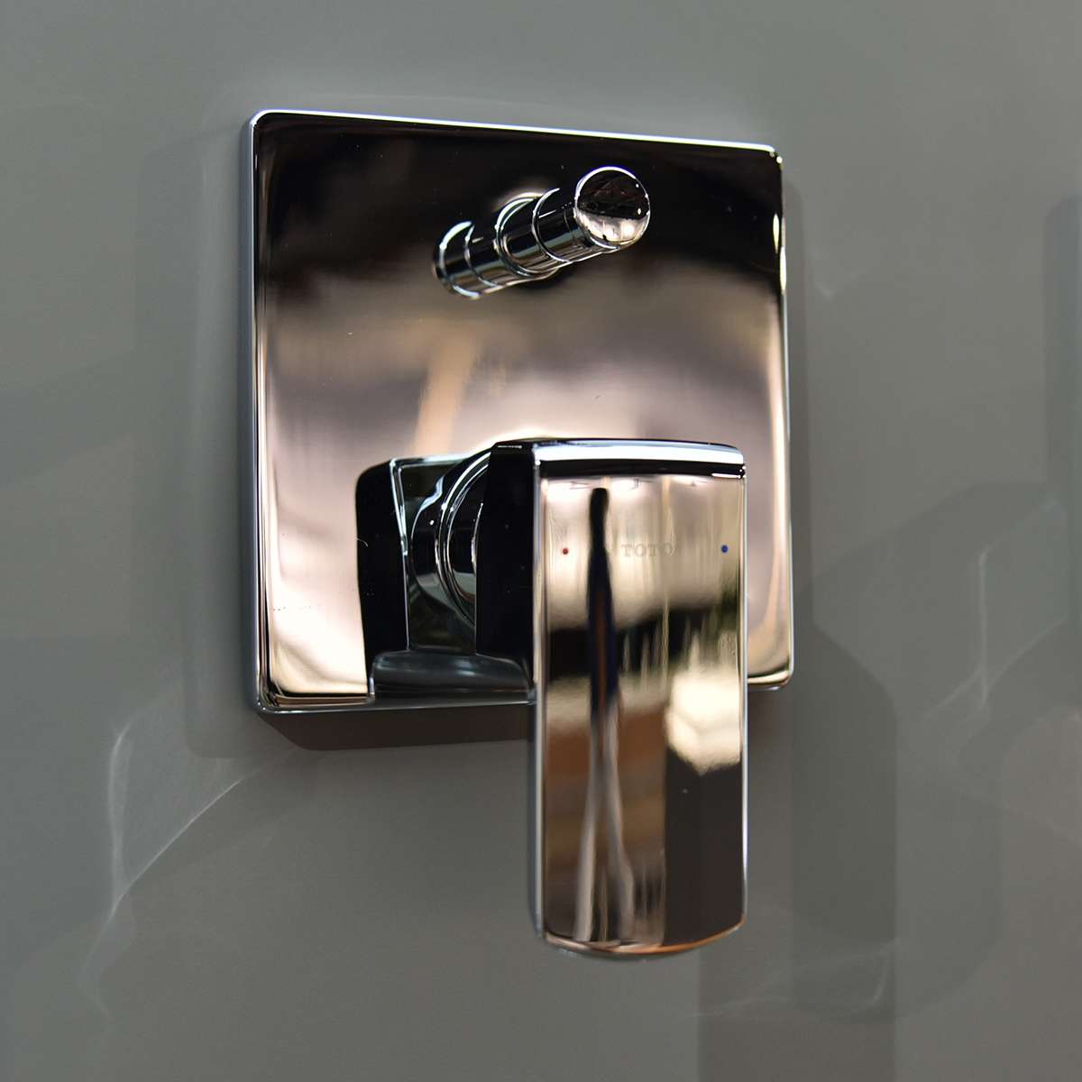 Van gật gù điều chỉnh nóng lạnh kèm nút chuyển hướng và phụ kiện âm tường TOTO TBG02304BA TBN01001B