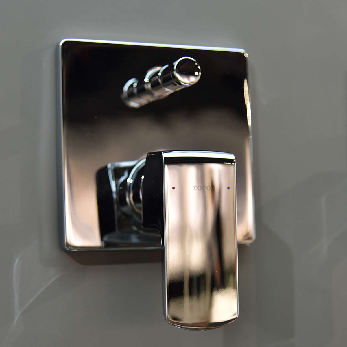 Van gật gù điều chỉnh nóng lạnh kèm nút chuyển hướng và phụ kiện âm tường TOTO TBG02304BA TBN01001B