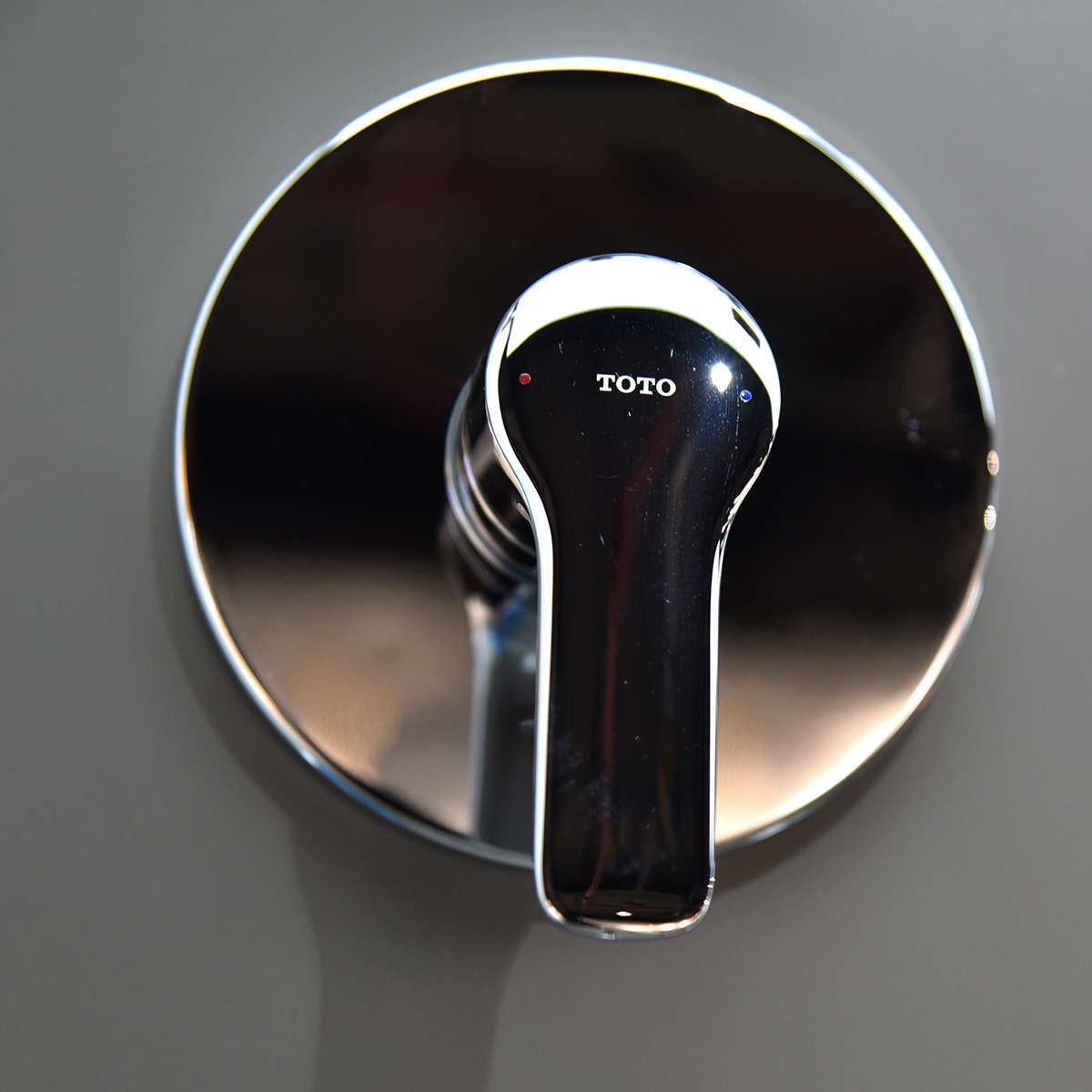 Van gật gù điều chỉnh nóng lạnh TOTO TBG03303BA kèm phụ kiện âm tường TBN01001B