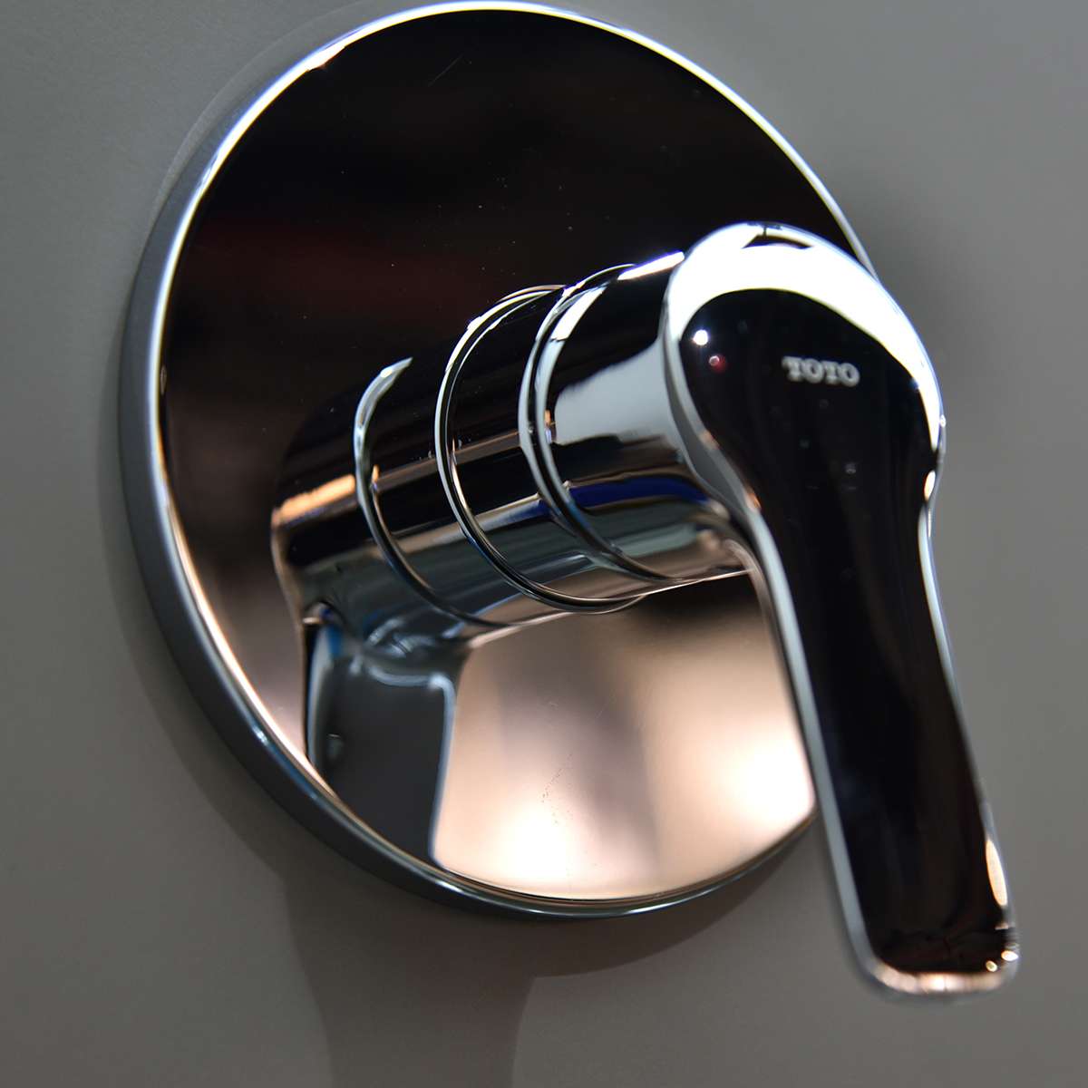 Van gật gù điều chỉnh nóng lạnh TOTO TBG03303BA kèm phụ kiện âm tường TBN01001B