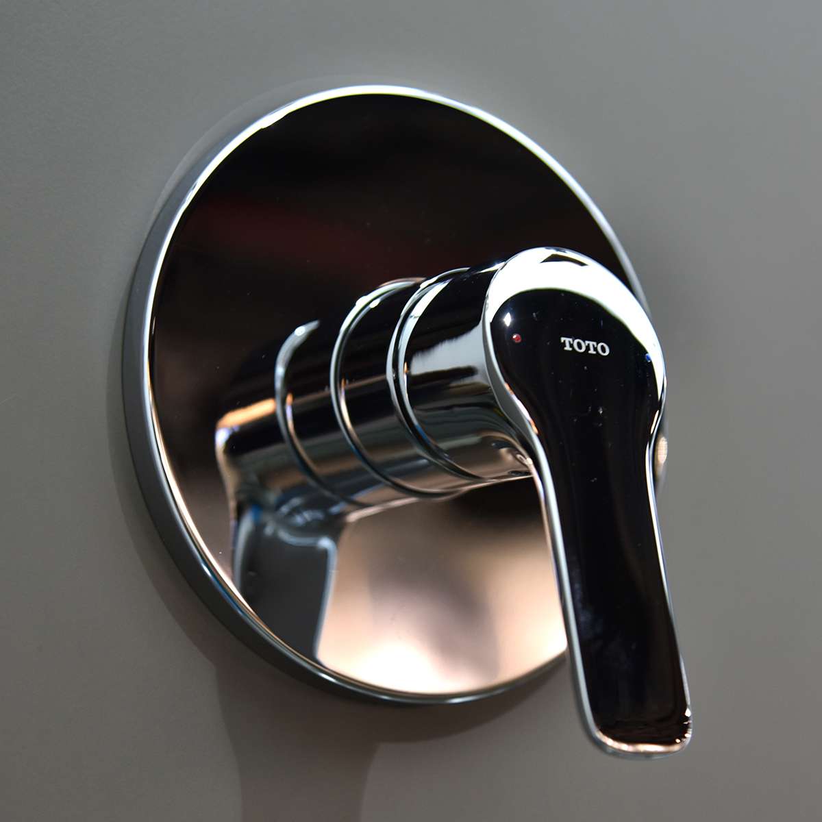 Van gật gù điều chỉnh nóng lạnh TOTO TBG03303BA kèm phụ kiện âm tường TBN01001B