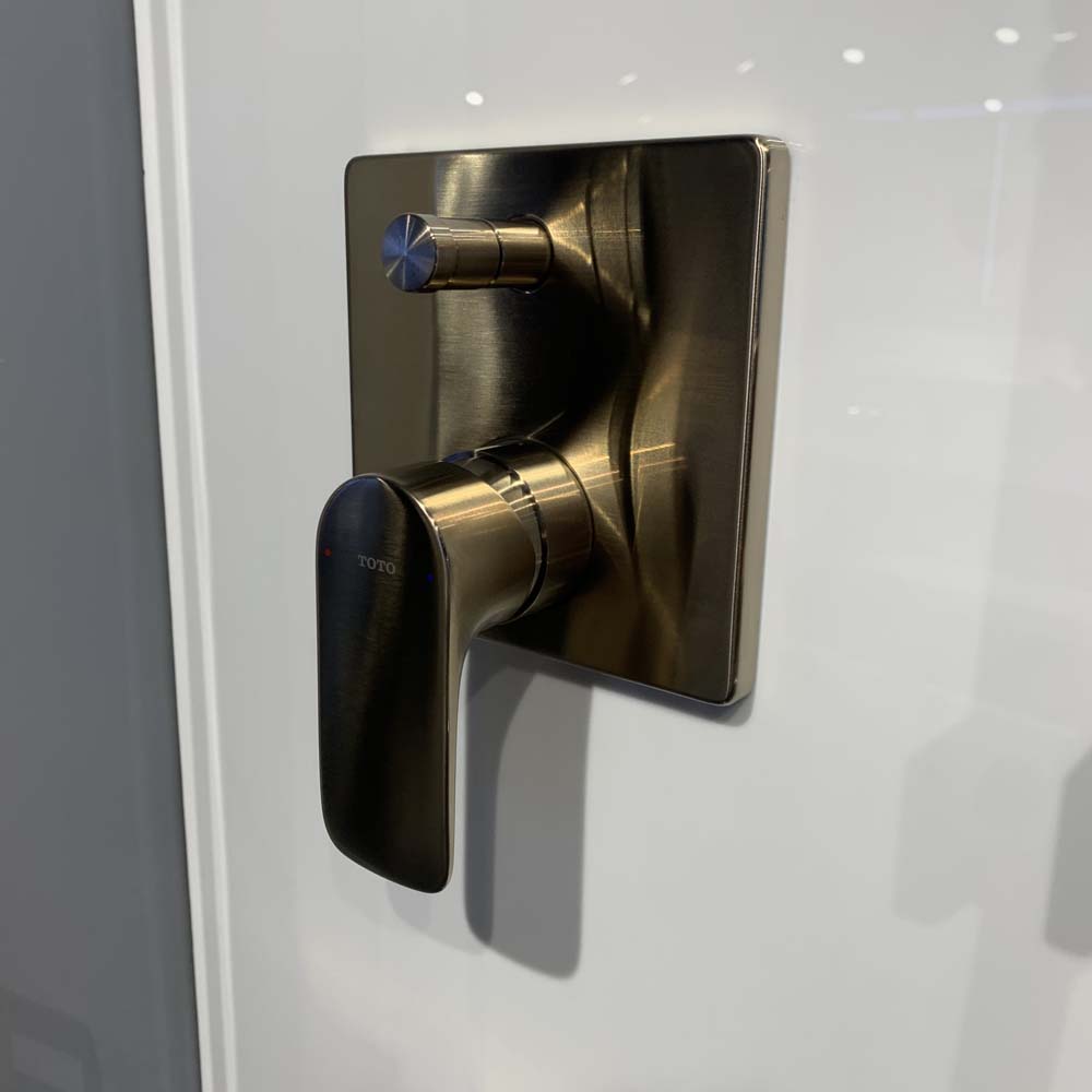 Van gật gù điều chỉnh nóng lạnh kèm nút chuyển hướng TOTO TBG04304BA