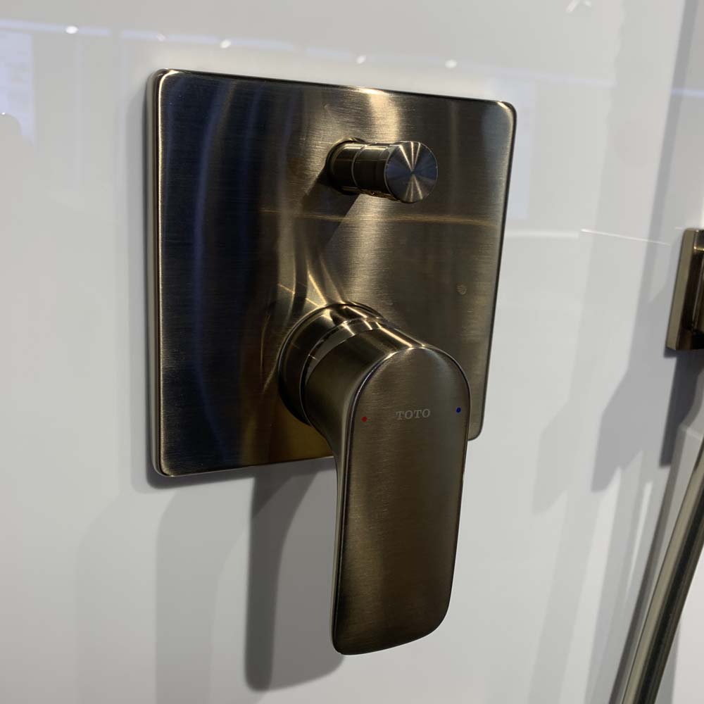 Van gật gù điều chỉnh nóng lạnh kèm nút chuyển hướng TOTO TBG04304BA