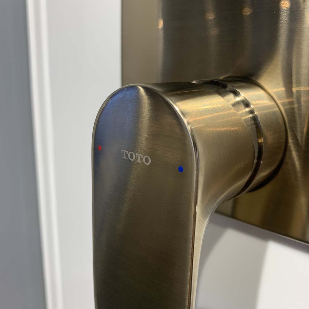 Van gật gù điều chỉnh nóng lạnh kèm nút chuyển hướng TOTO TBG04304BA