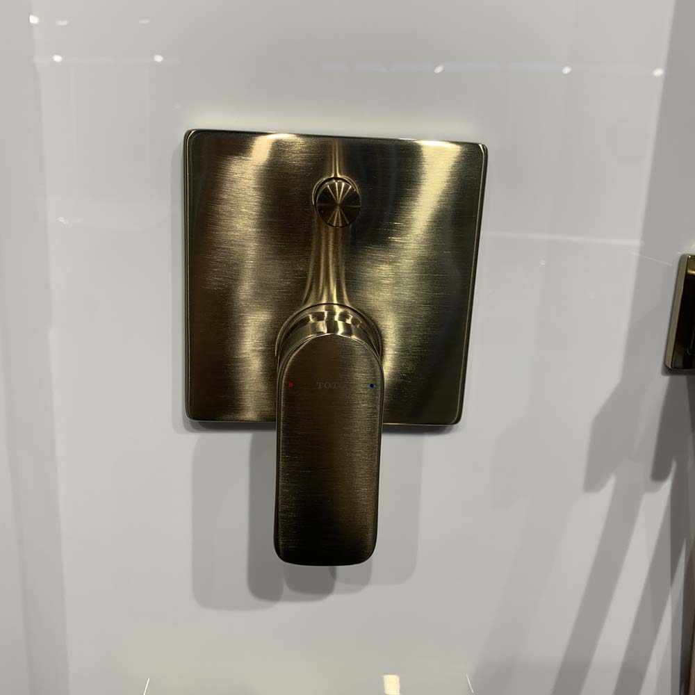 Van gật gù điều chỉnh nóng lạnh kèm nút chuyển hướng TOTO TBG04304BA