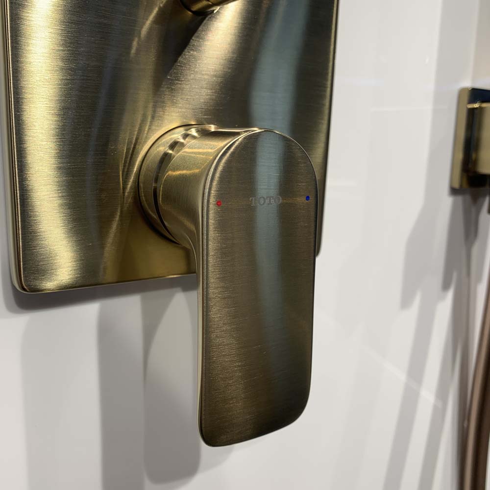 Van gật gù điều chỉnh nóng lạnh kèm nút chuyển hướng TOTO TBG04304BA