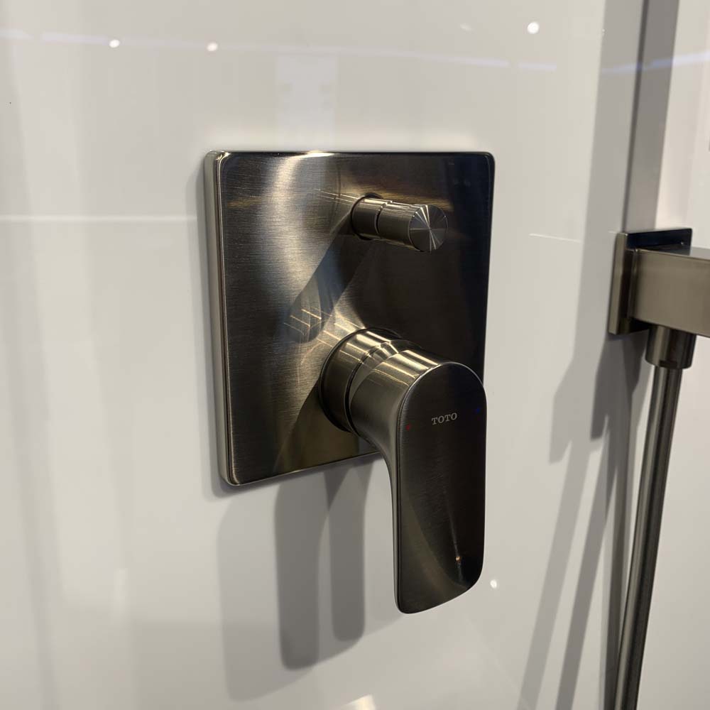 Van gật gù điều chỉnh nóng lạnh kèm nút chuyển hướng TOTO TBG04304BA