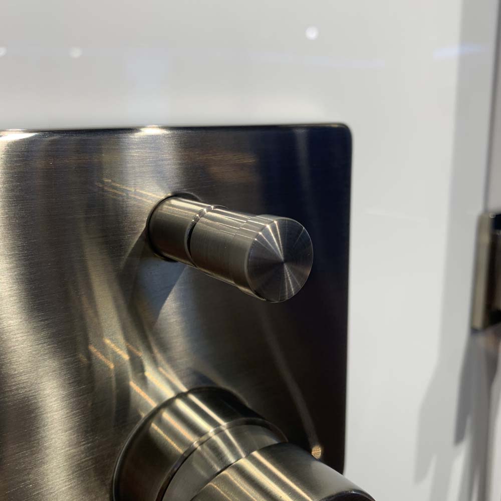 Van gật gù điều chỉnh nóng lạnh kèm nút chuyển hướng TOTO TBG04304BA