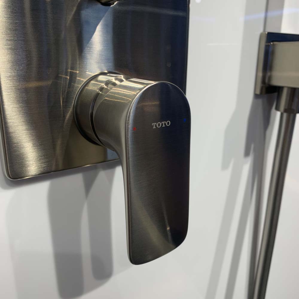 Van gật gù điều chỉnh nóng lạnh kèm nút chuyển hướng TOTO TBG04304BA