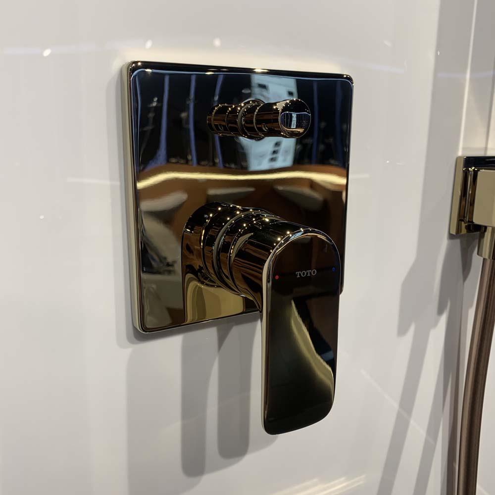 Van gật gù điều chỉnh nóng lạnh kèm nút chuyển hướng TOTO TBG04304BA