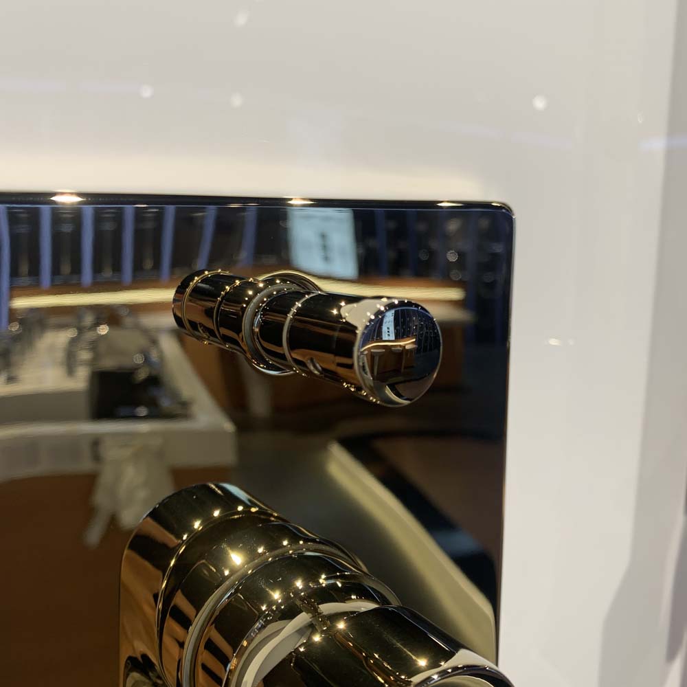 Van gật gù điều chỉnh nóng lạnh kèm nút chuyển hướng TOTO TBG04304BA