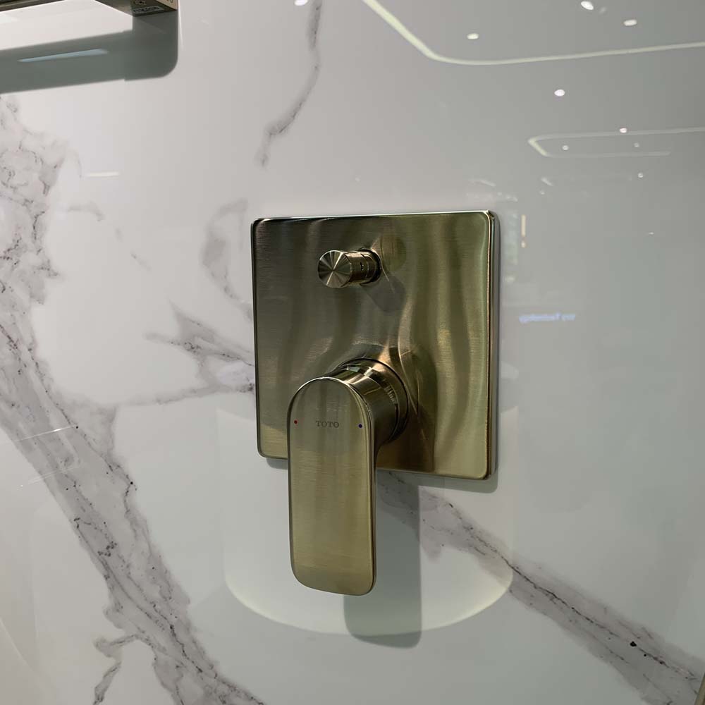 Van gật gù điều chỉnh nóng lạnh kèm nút chuyển hướng TOTO TBG04304BA