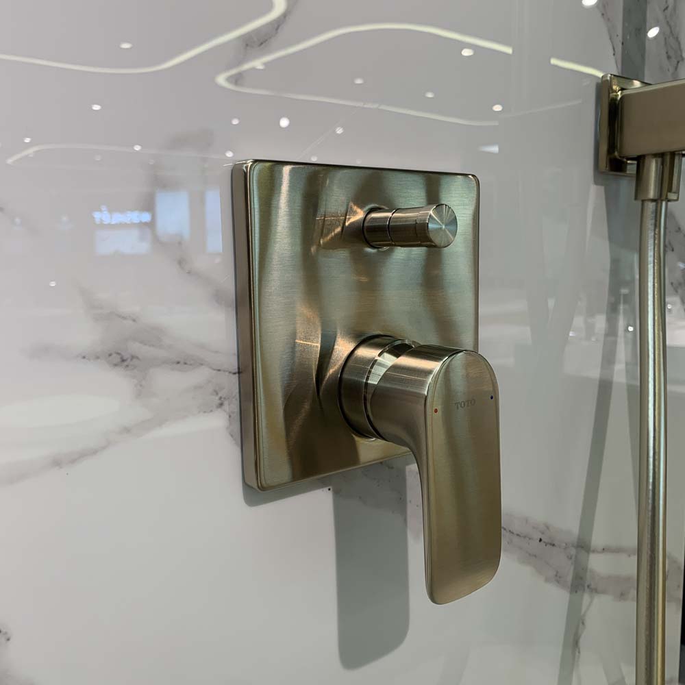 Van gật gù điều chỉnh nóng lạnh kèm nút chuyển hướng TOTO TBG04304BA