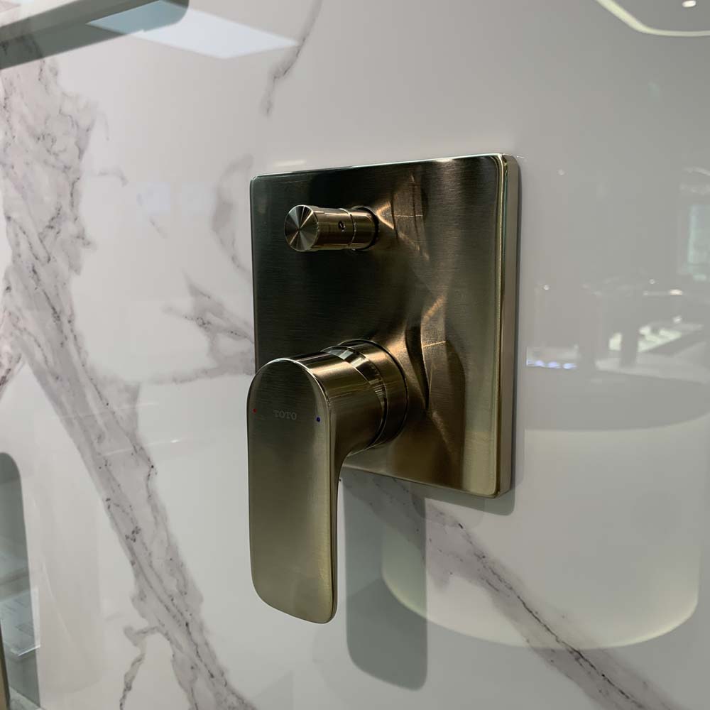 Van gật gù điều chỉnh nóng lạnh kèm nút chuyển hướng TOTO TBG04304BA