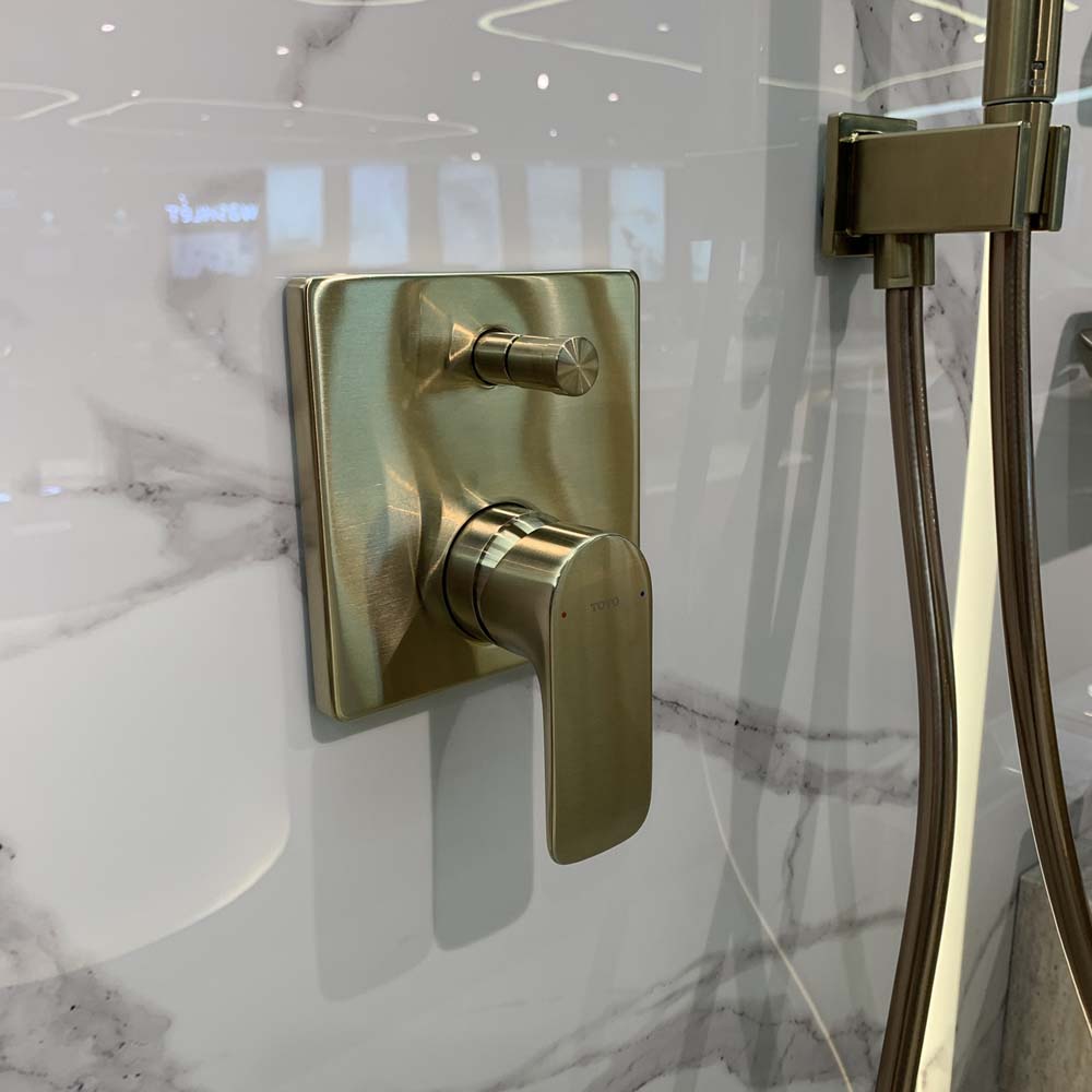 Van gật gù điều chỉnh nóng lạnh kèm nút chuyển hướng TOTO TBG04304BA