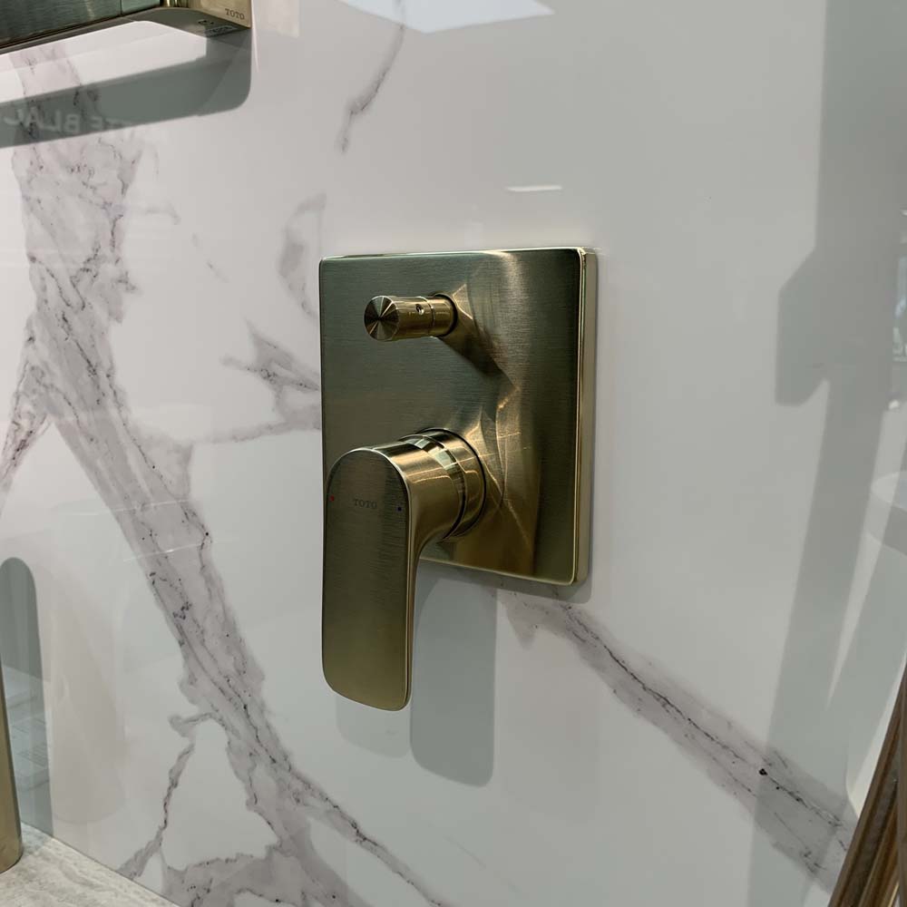 Van gật gù điều chỉnh nóng lạnh kèm nút chuyển hướng TOTO TBG04304BA