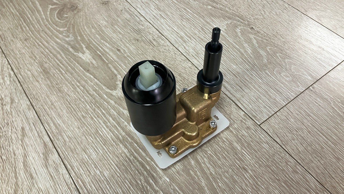 Van gật gù điều chỉnh nóng lạnh TOTO TBG04304BA kèm nút chuyển hướng