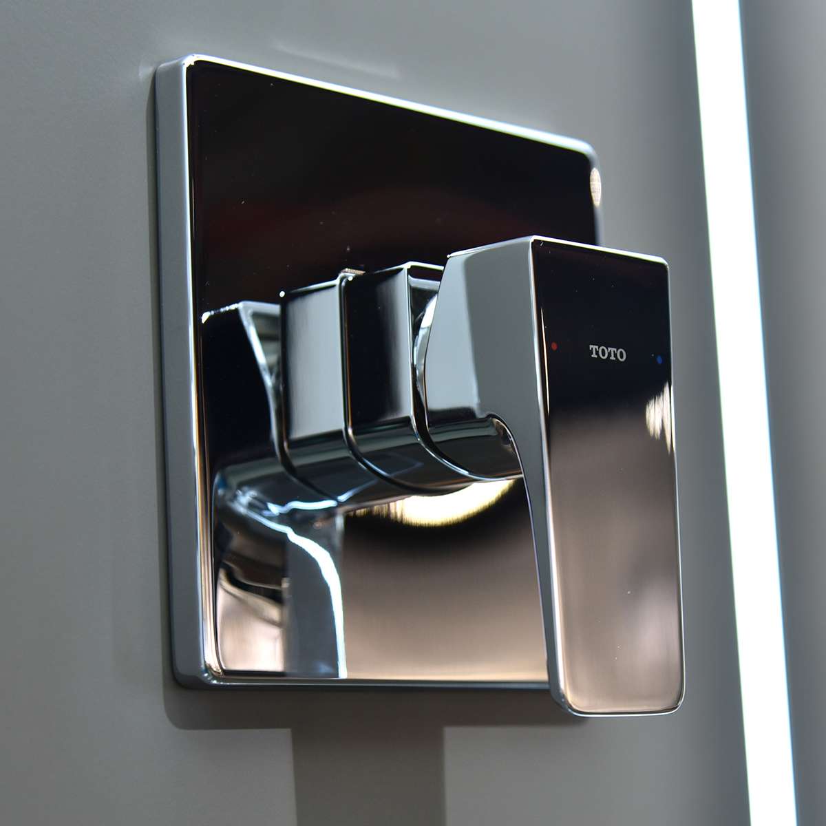 Van gật gù điều chỉnh nóng lạnh TOTO TBG07303VA kèm phụ kiện âm tường TBN01001B (TBG07303V/TBN01001B)