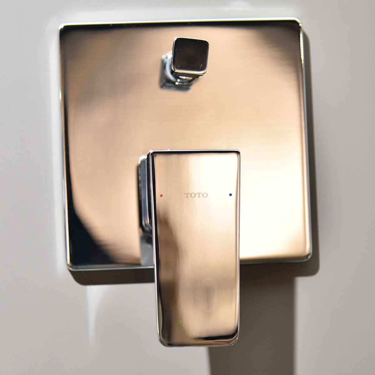 Van gật gù điều chỉnh nóng lạnh kèm nút chuyển hướng và phụ kiện âm tường TOTO TBG07304VA TBN01001B