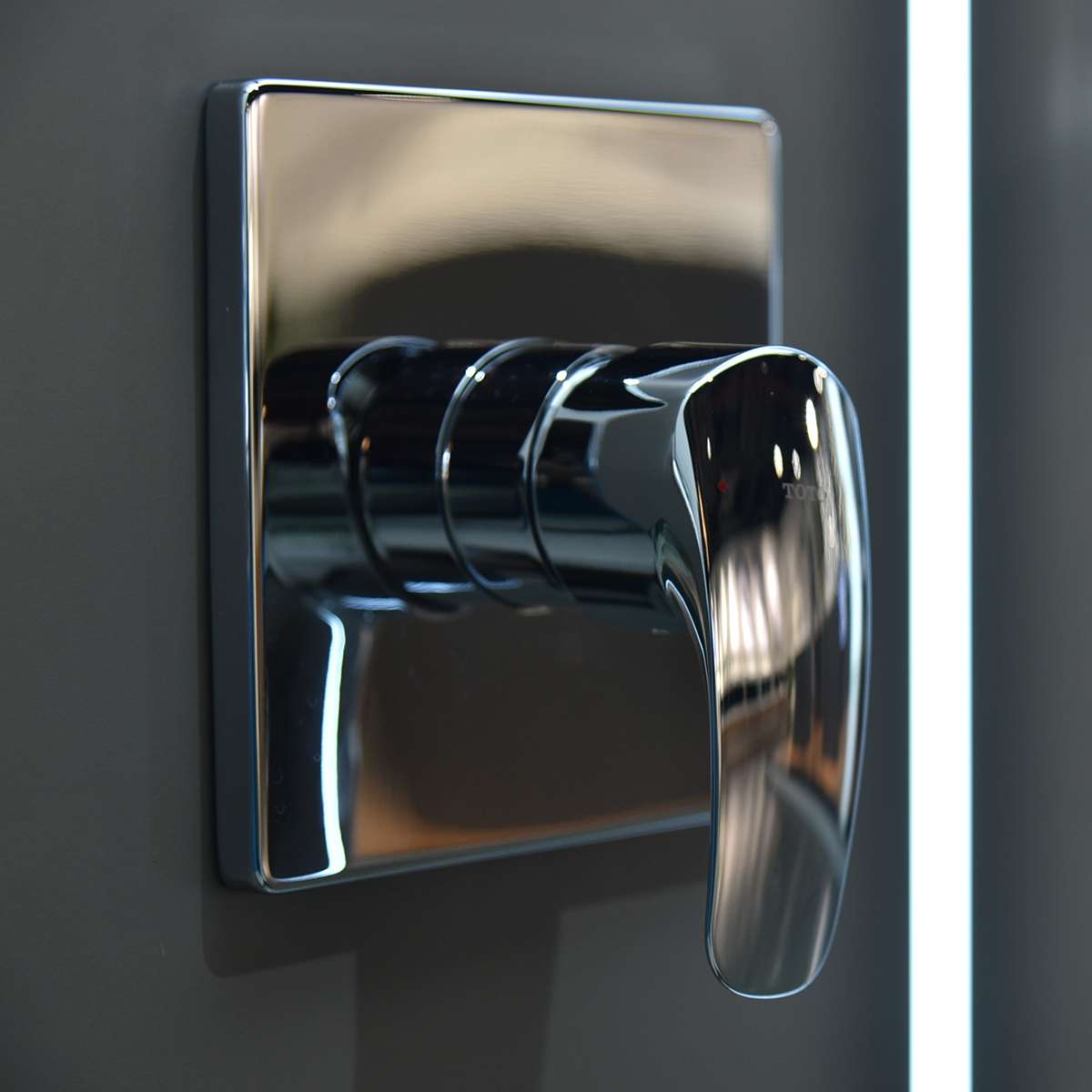 Van gật gù điều chỉnh nóng lạnh TOTO TBG09303VA kèm phụ kiện âm tường TBN01001B