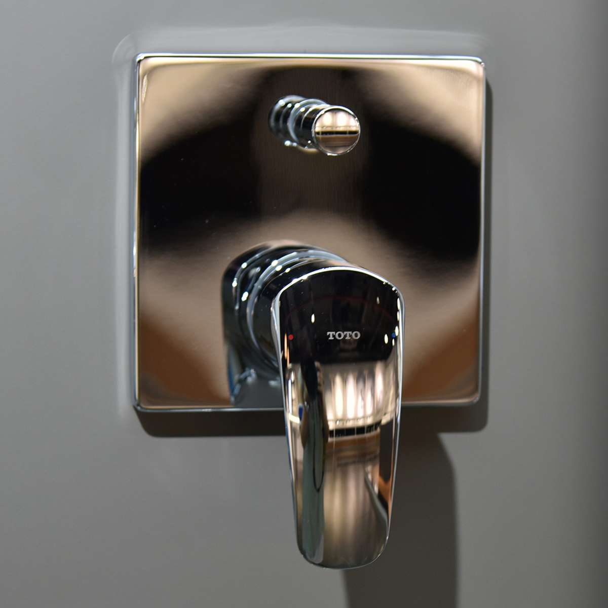 Van gật gù điều chỉnh nóng lạnh kèm nút chuyển hướng và phụ kiện âm tường TOTO TBG09304VA TBN01001B