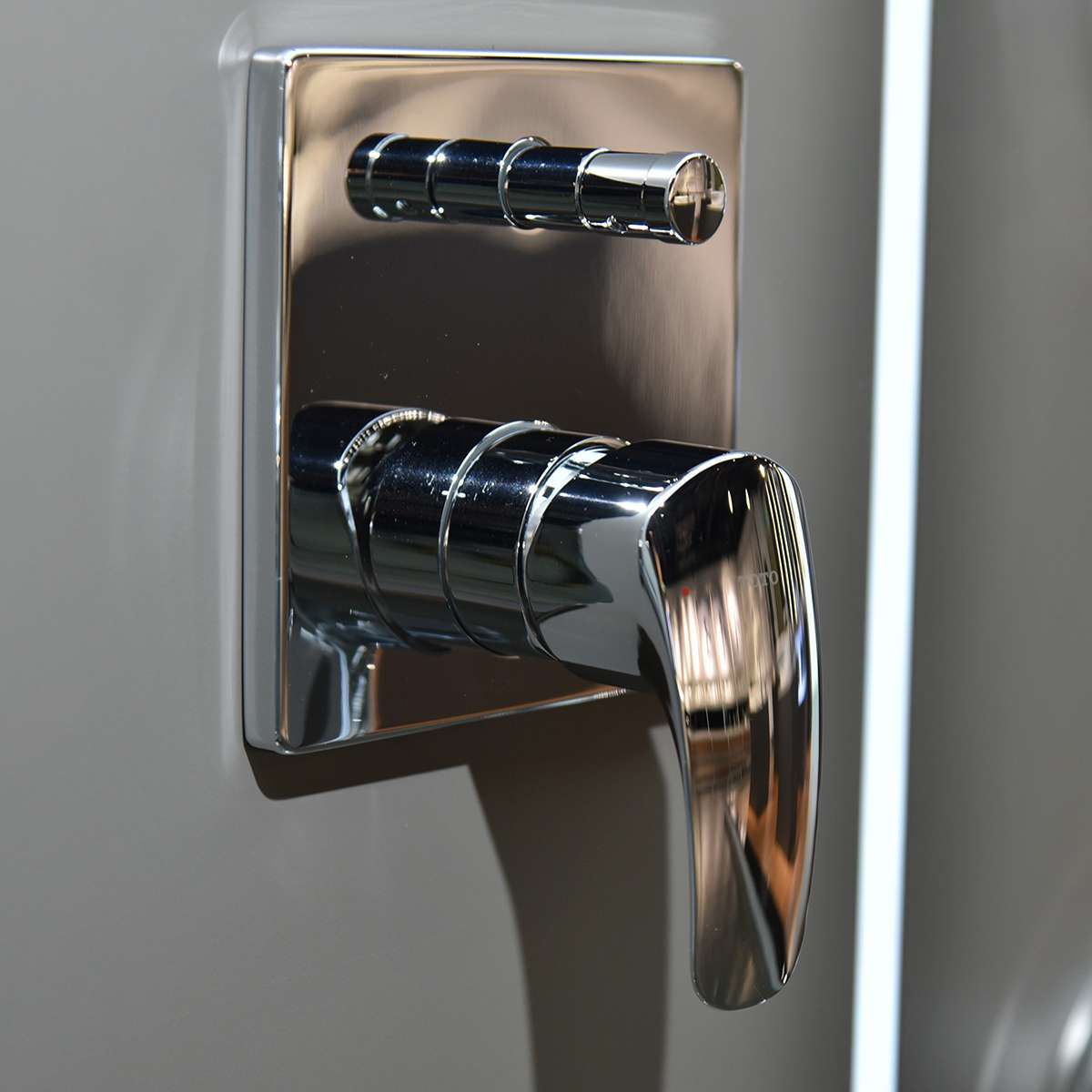 Van gật gù điều chỉnh nóng lạnh kèm nút chuyển hướng và phụ kiện âm tường TOTO TBG09304VA TBN01001B