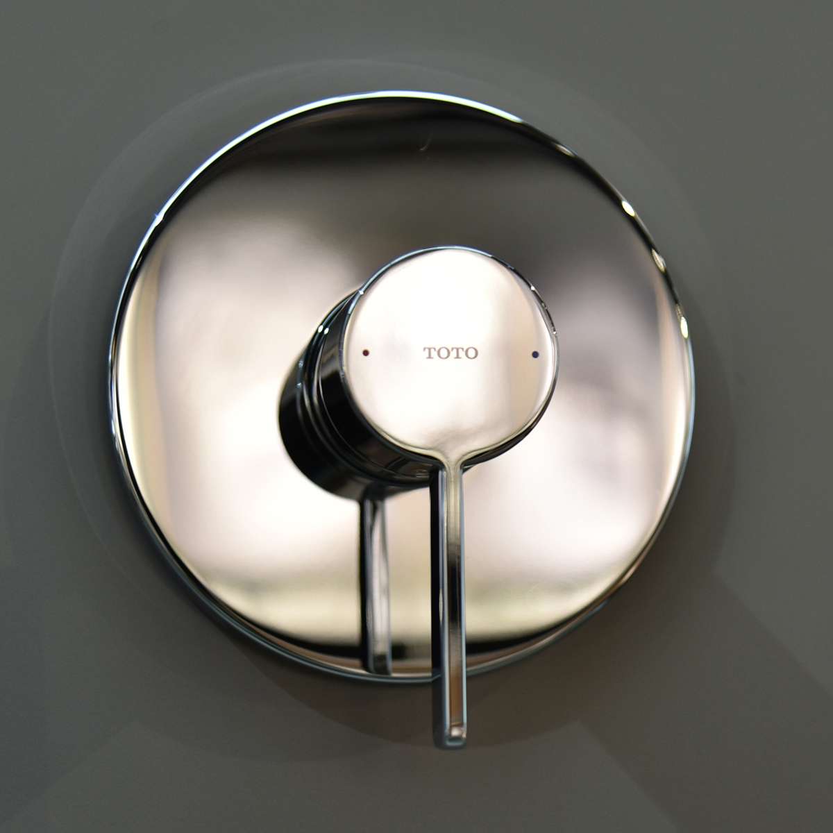 Van gật gù điều chỉnh nóng lạnh TOTO TBG11303V kèm phụ kiện âm tường TBN01001B