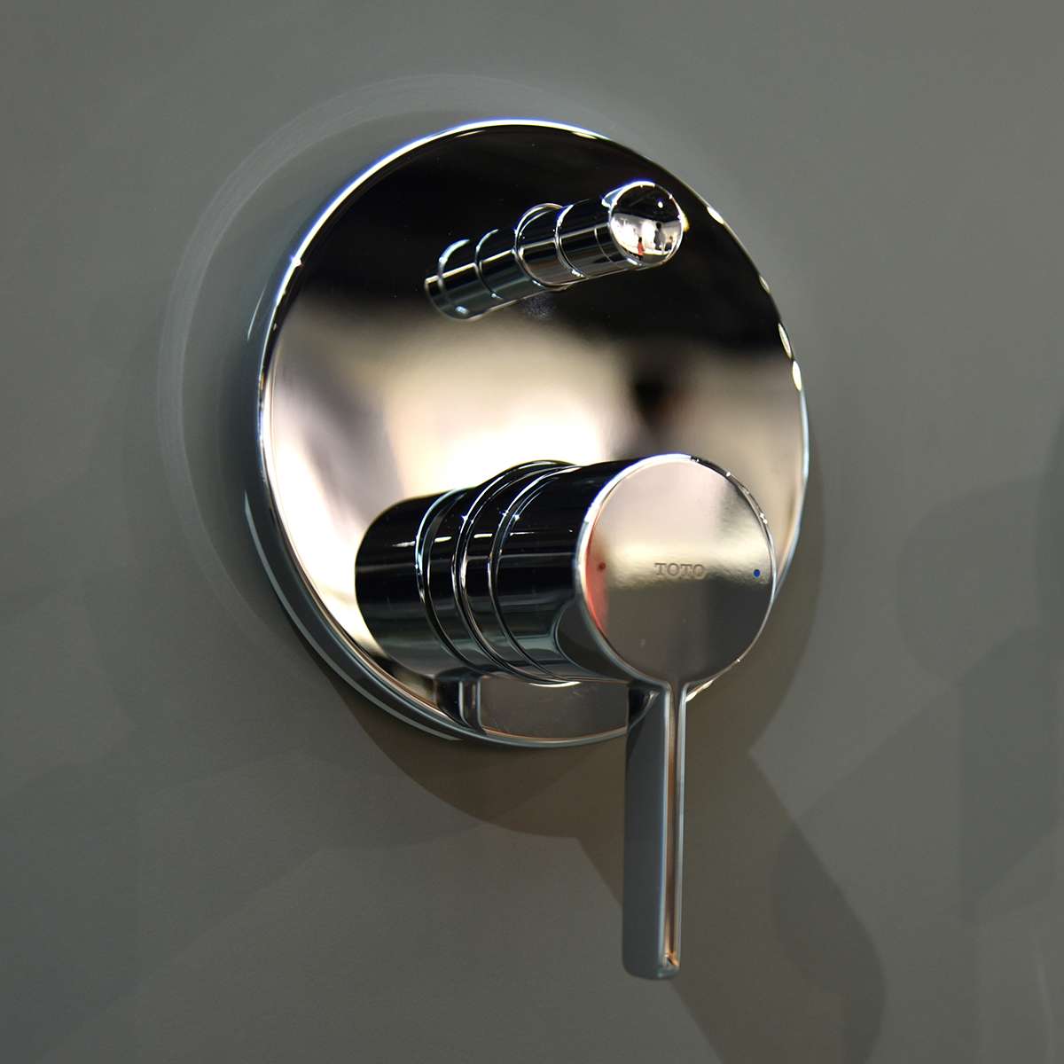 Van gật gù điều chỉnh nóng lạnh kèm nút chuyển hướng và phụ kiện âm tường TOTO TBG11304VA TBN01001B