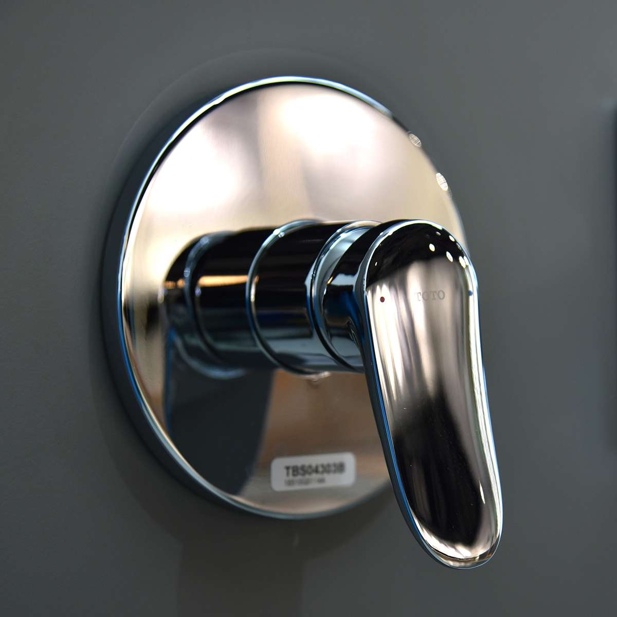 Van gật gù điều chỉnh nóng lạnh TOTO TBS04303B